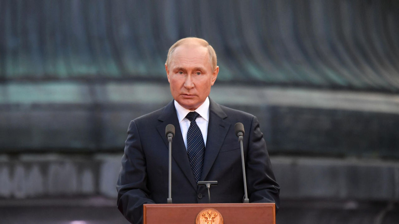 Путин назвал смертельной опасностью ослабление суверенитета России.