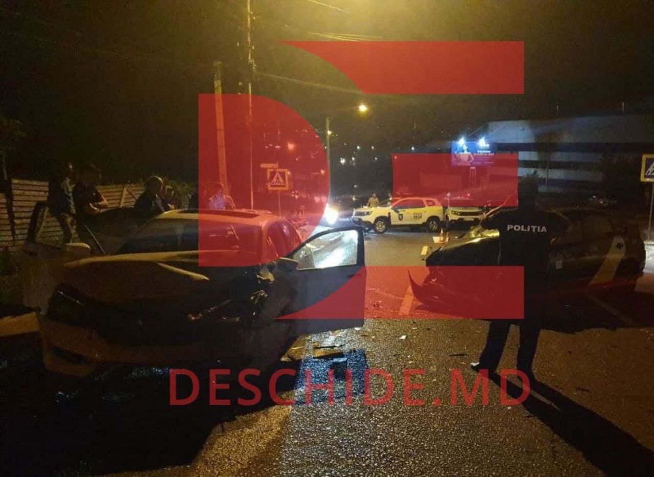 Серьезное ДТП в столице: один из водителей скрылся с места аварии.