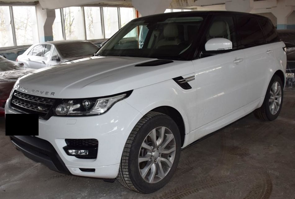 По одному из уголовных дел был изъят автомобиль Range Rover стоимостью более 1 миллиона леев.
