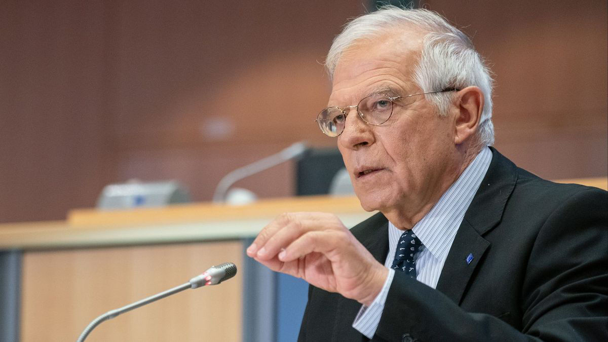 Боррель: Не понимаю людей, критикующих поставки оружия в Украину.