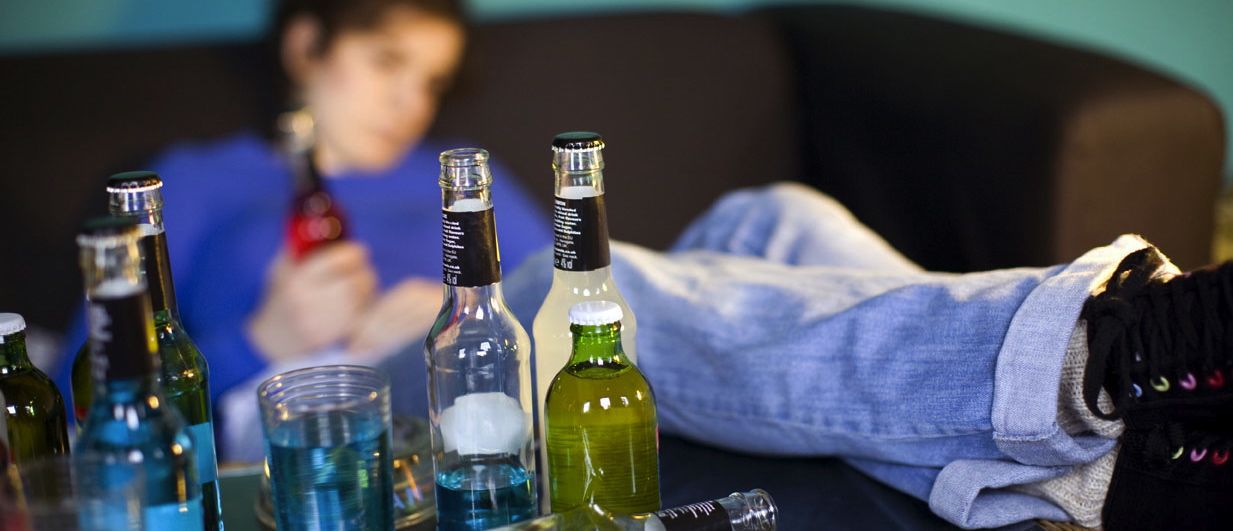Țara noastră este pe locul doi, la nivel internaţional, în ce priveşte consumul de băuturi tari. Foto: rehabreviews.com