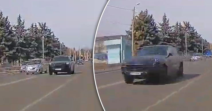 В Пересечино Porsche совершил обгон по встречке через сплошную.