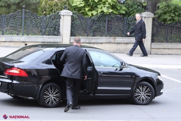 Recent și Parlamentul a achiziționat cinci autoturisme de model „Skoda Superb” pentru care a plătit 1 858 500 de lei.