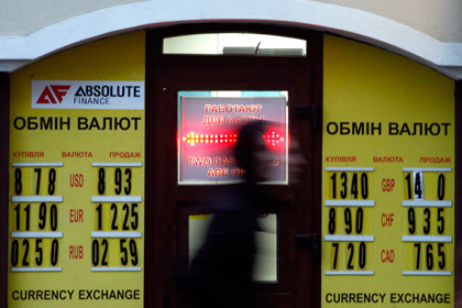 На Украине столкновения привели к падению основного фондового индекса и очередному снижению курса гривны. Фото: : David Mdzinarishvili / Reuters