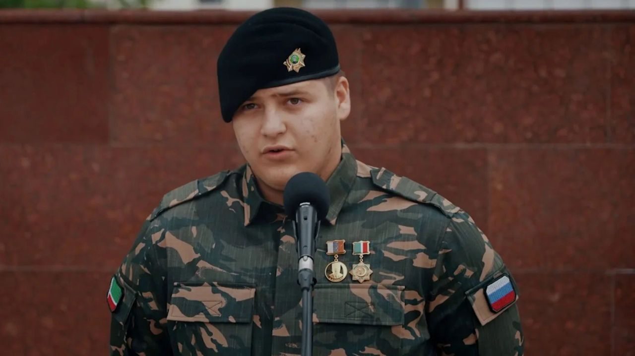 Un șofer a decedat într-un accident cu implicarea cortegiului lui Adam Kadîrov în Groznîi.