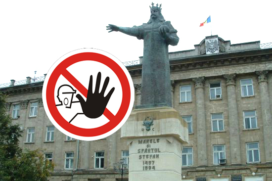 Во сколько обошлась установка электромагнитного замка, в мэрии сообщить отказались.