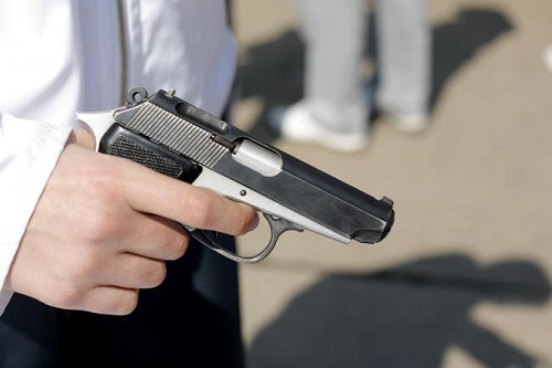 Incidentul ar fi avut loc în faţa scării unui bloc de locuit din oraşul Căuşeni.
