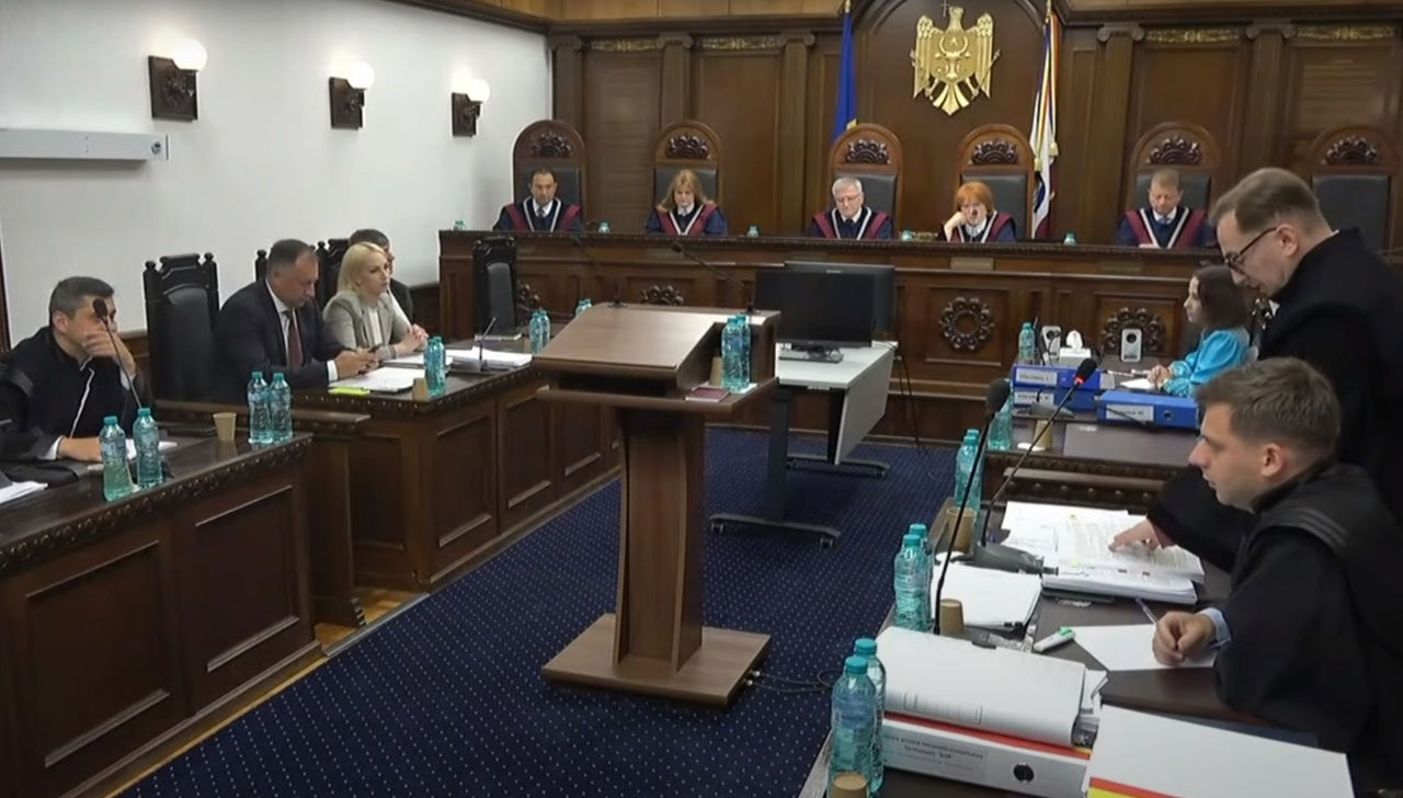 КС продолжает рассмотрение запроса о конституционности партии "Шор".