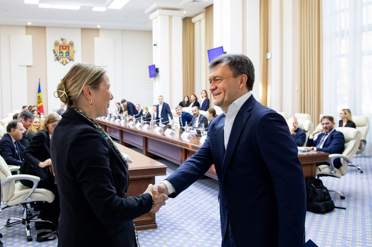 Речан обсудил с представителями Евросовета политику безопасности после выборов.