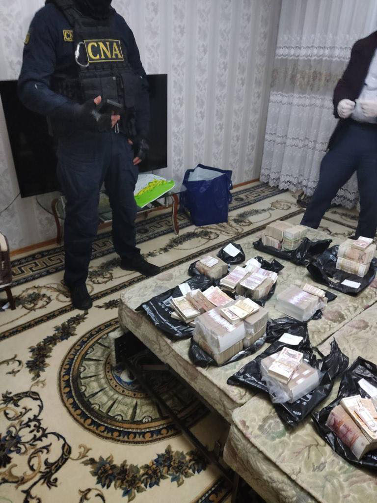 Шор неоднократно заявлял, что денег было больше - порядка 5 млн. леев. 