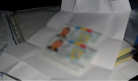 Buletine româneşti false, depistate într-un microbuz la frontieră. Foto: border.gov.md
