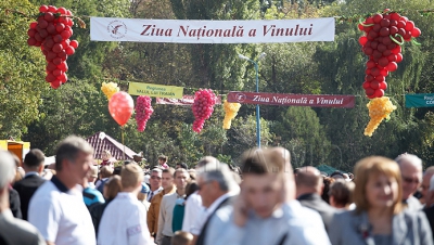 Oaspeţii străini care vor vizita cea de-a 12-a ediţie a Festivalului Vinului, vor beneficia de vize de intrare gratuite.