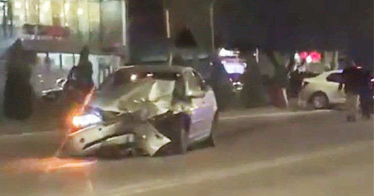 В Хынчештах водитель BMW потерял управление и врезался в Dacia.