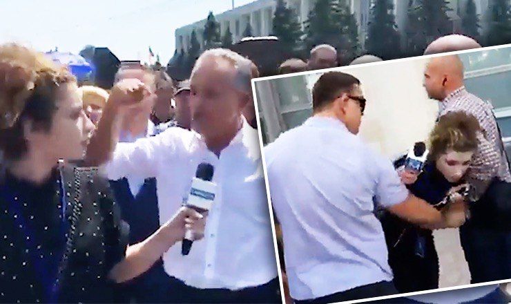 На снимках видно, как представители охраны проявляют агрессию по отношению к репортеру. 