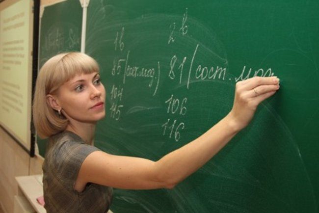 Ещё одно решение кабмина касается повышения зарплат начинающим педагогам.