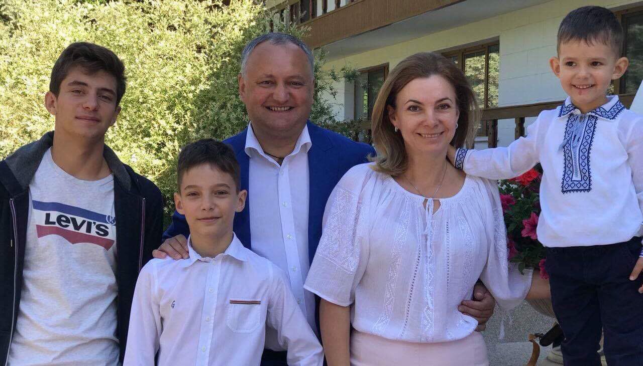 Фонд первой леди при рождении 4-го ребенка выплатит семьям 4000 леев.