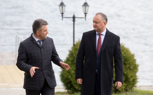 Dodon, criticat de Krasnoselskii pentru acţiuni inconsecvente.