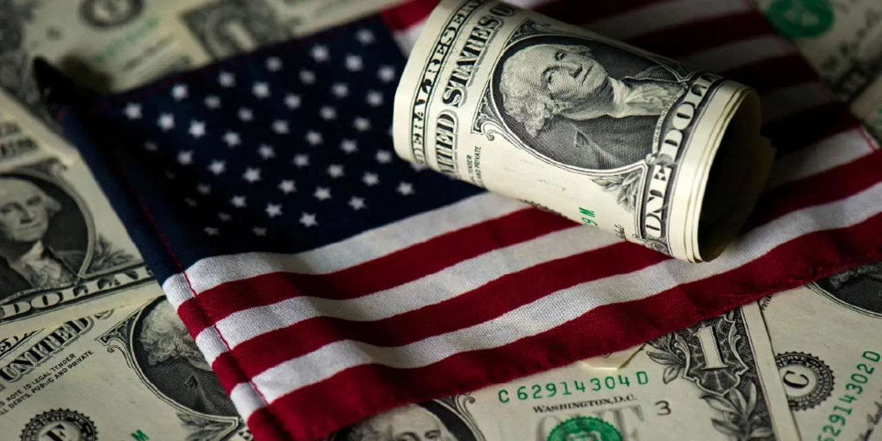 Дефицит бюджета США снизился вдвое.