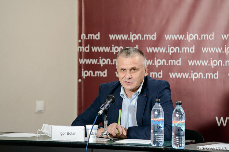 Боцан: Избиратели в РМ ищут спасителя, который решит все их проблемы. Фото: ipn.md.