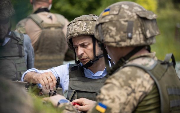 Зеленский посетил позиции ВСУ в Донбассе.