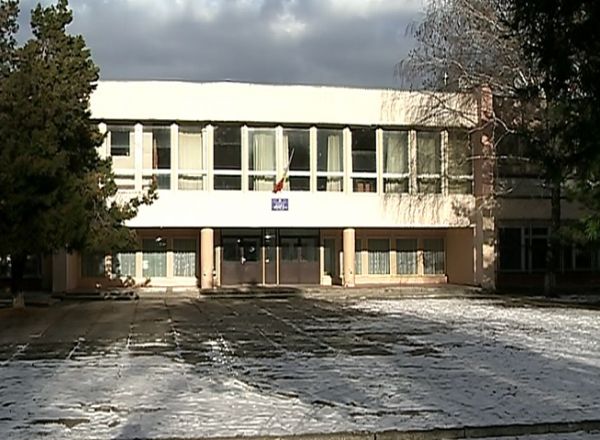 Doua scoli-fantoma au smuls aproape un milion si jumatate de lei din bugetul capitalei.