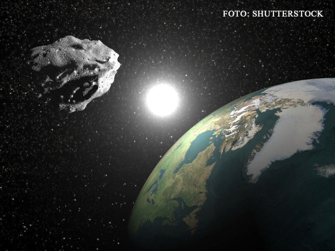 Un asteroid potenţial periculos se apropie de Pământ. 