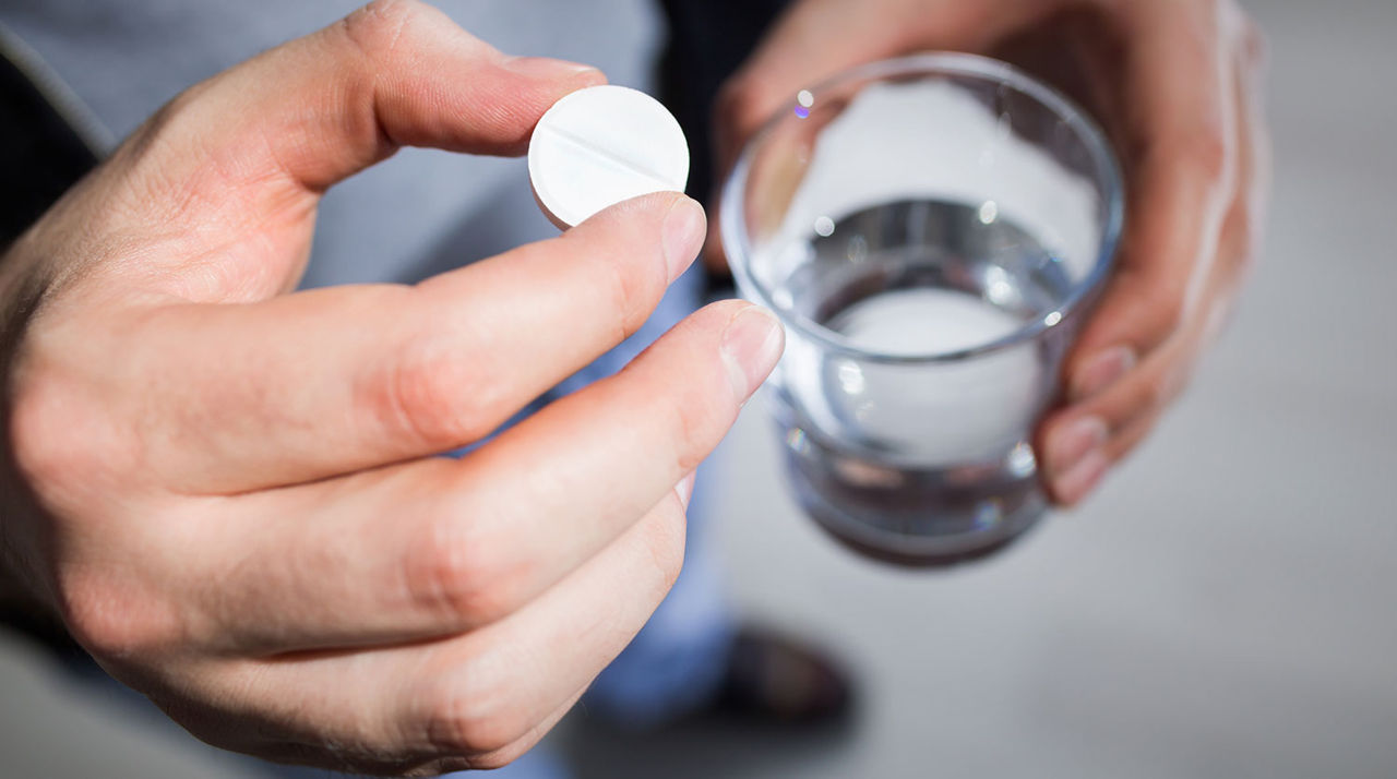 Studiu: Aspirina obișnuită reduce cu 50% riscul de recidivă a cancerului intestinal.