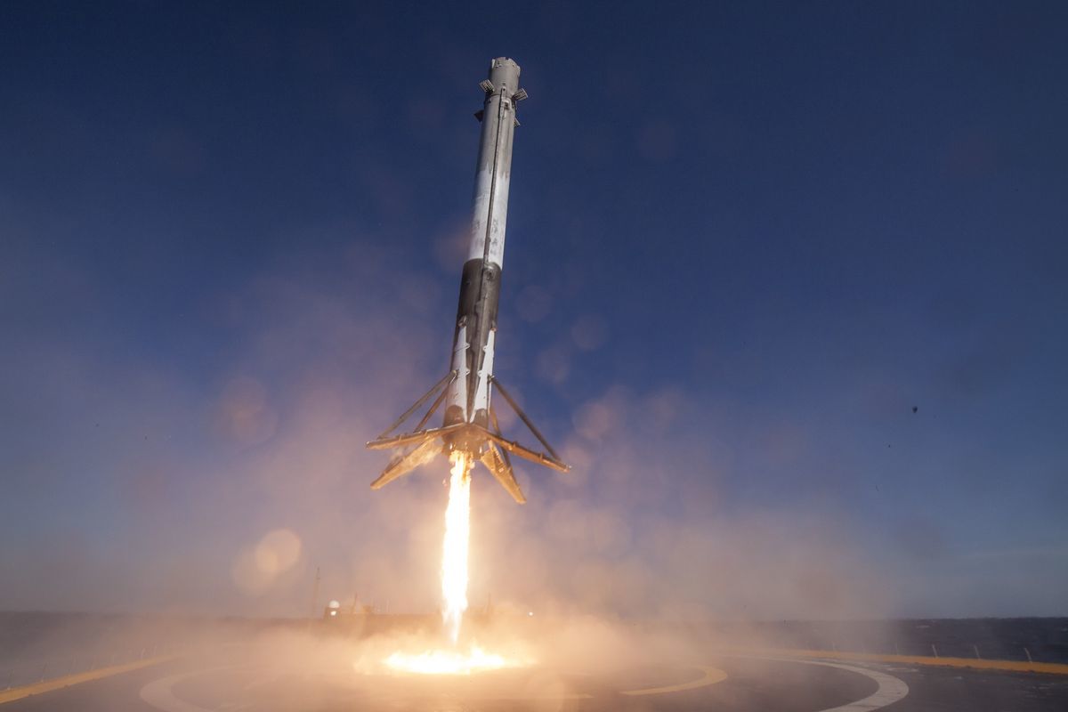 Lansare reuşită pentru racheta de tip Falcon 9.