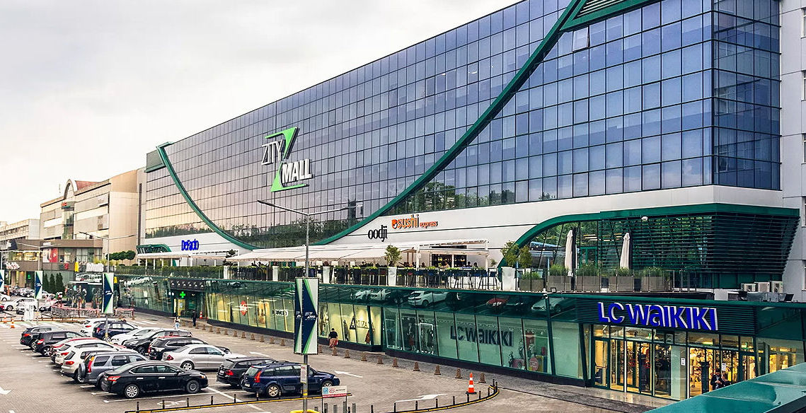Strada Calea Ieșilor din Capitală, transformată dintr-o zonă industrială într-o alee comercială.