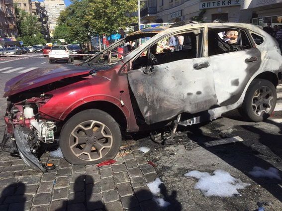 Продолжаются оперативно-следственные действия, работают эксперты, взрывотехники.