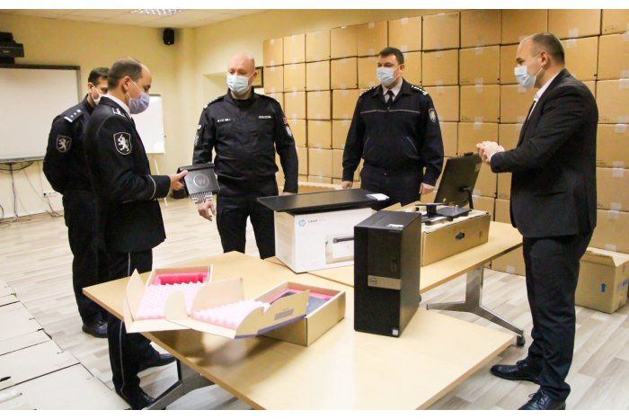 ЕС передал молдавской полиции партию спецтехники. Фото: moldpres.md.