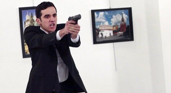 Justiția turcă a interzis difuzarea de informații despre asasinarea ambasadorului rus. 