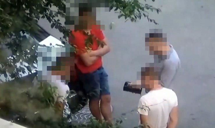 Мужчины обещали убедить жертву изнасилования отозвать жалобу за 10 000 €.