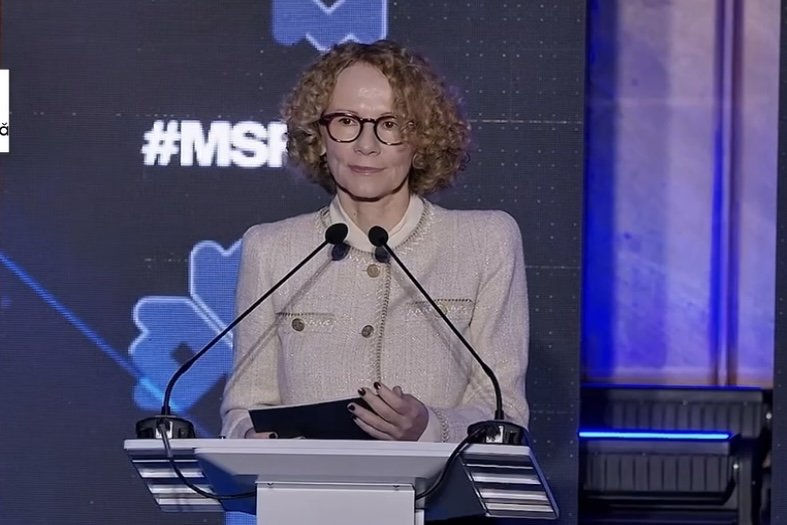 Замгенсека НАТО сравнила Молдову с Фэт-Фрумосом: Не сильная, как драконы, но умная.