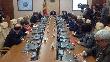 Trebuie să ne concentrăm pe muncă pentru că de rezultatele noastre depinde stabilitatea din ţară. Foto: publika.md