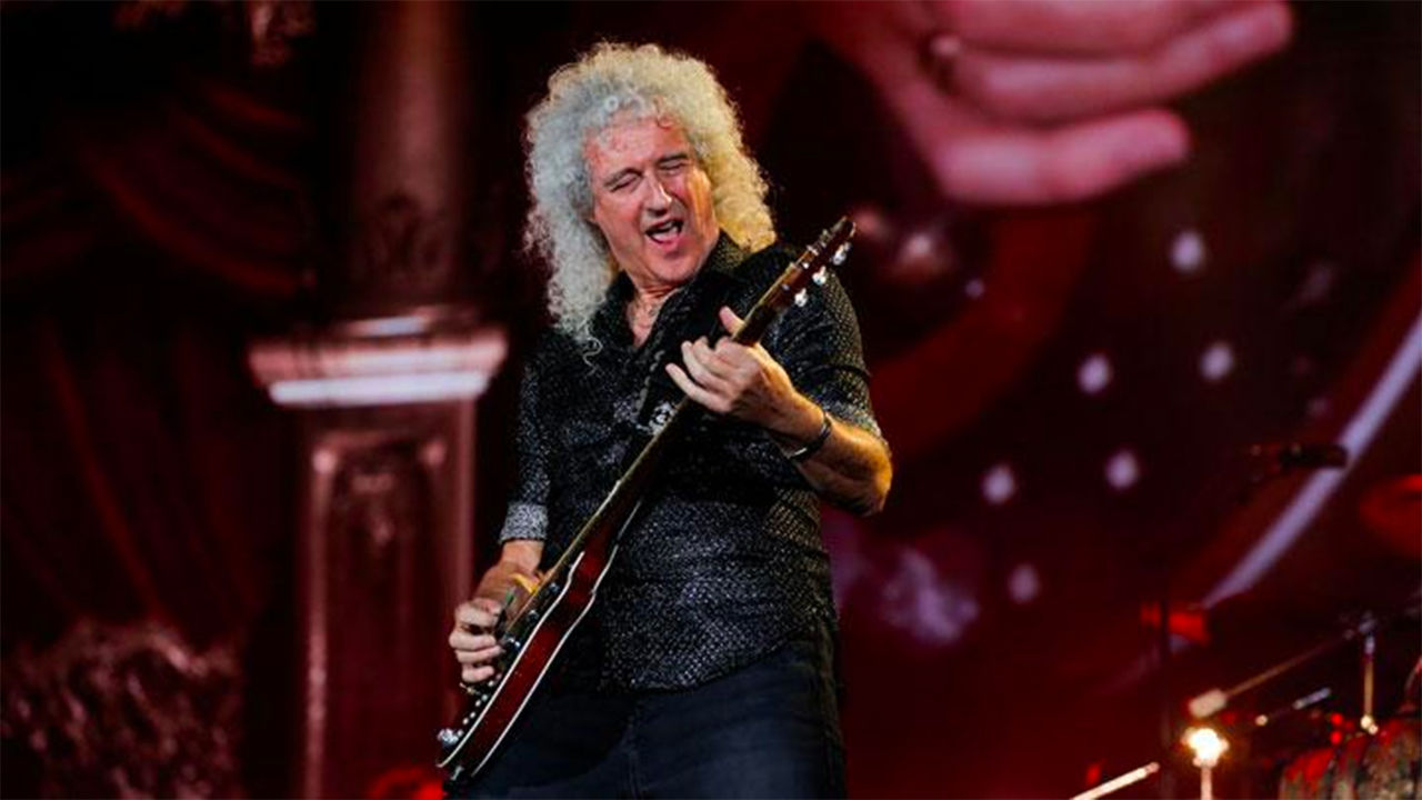 Гитарист Queen Брайан Мэй перенес сердечный приступ.