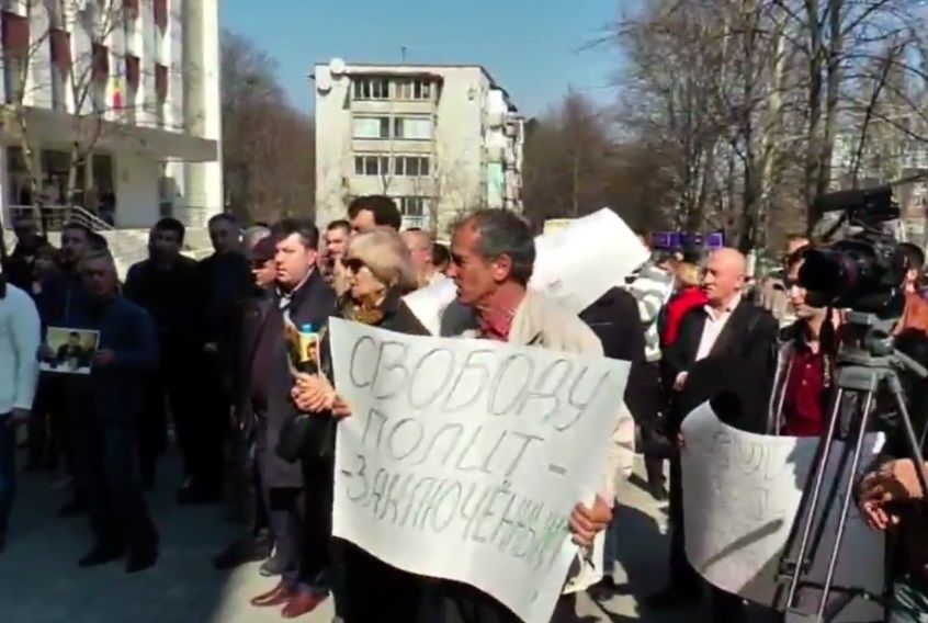 Акция протеста в поддержку примара Басарабяски Валентина Чимпоеша  прошла 23 марта, на фоне заседания Апелляционной палаты.