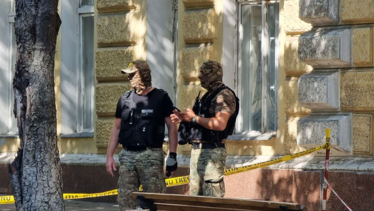 Сообщение о бомбе в здании примэрии: всех сотрудников эвакуировали.