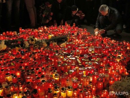 Акция завершилась перед зданием клуба “Коллектив”, где произошел пожар.
