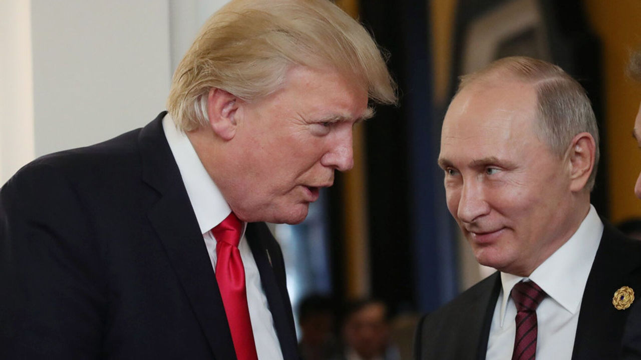 Меркель в мемуарах описала Трампа как "очарованного Путиным".
