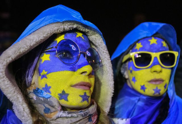 Фабиус отметил, что “Украина должна иметь добрососедские отношения как с ЕС, так и с Россией".