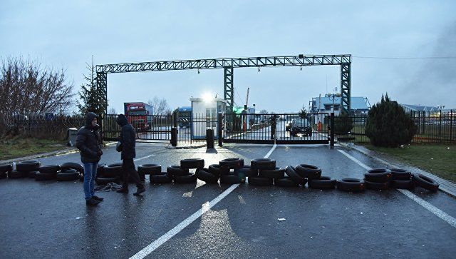 Автомобилисты продолжают протесты в приграничных районах Украины.