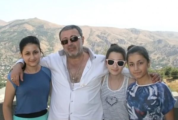 В сети появилась личная переписка Михаила Хачатуряна с одной из дочерей.