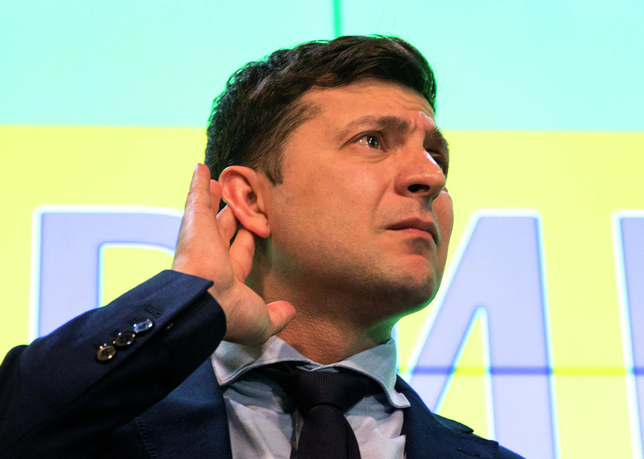 Штаб Зеленского требует извинений от Порошенко за "марионетку Коломойского".