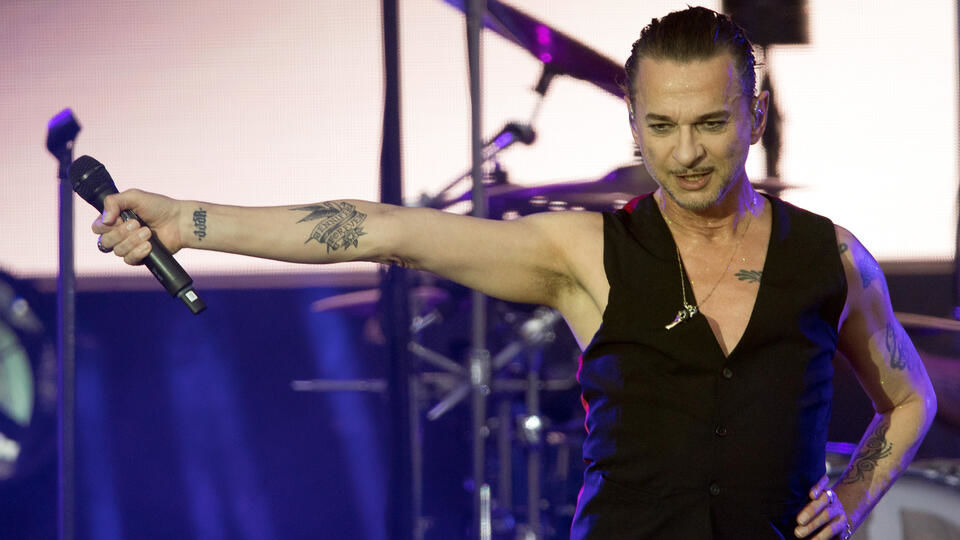 Жителей Латвии возмутил "облатышенный" концерт Depeche Mode.