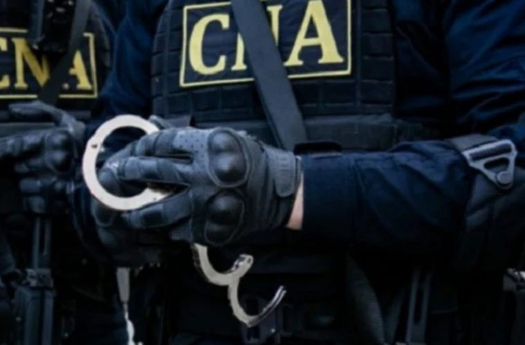 Сотрудница строительной компании в столице задержана за извлечение выгоды из влияния.