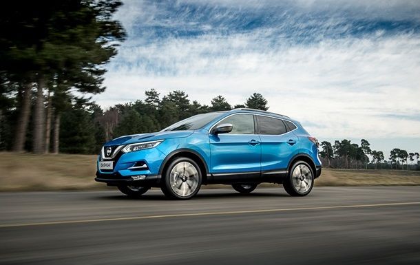  Nissan отзывает более миллиона машин из-за проблем с камерами заднего вида.