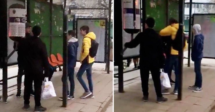 В столице засняли подростков, которые хулиганили на остановке.