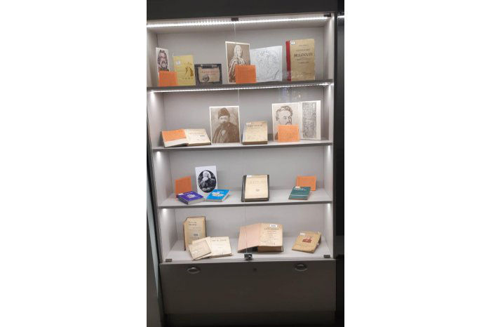Выставка старинных и редких книг открылась в Национальной библиотеке.