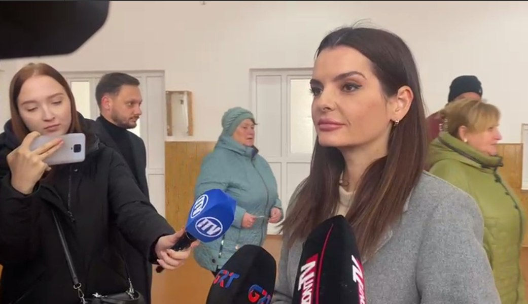 Башкан Гагаузии Евгения Гуцул проголосовала в родном селе Етулия.